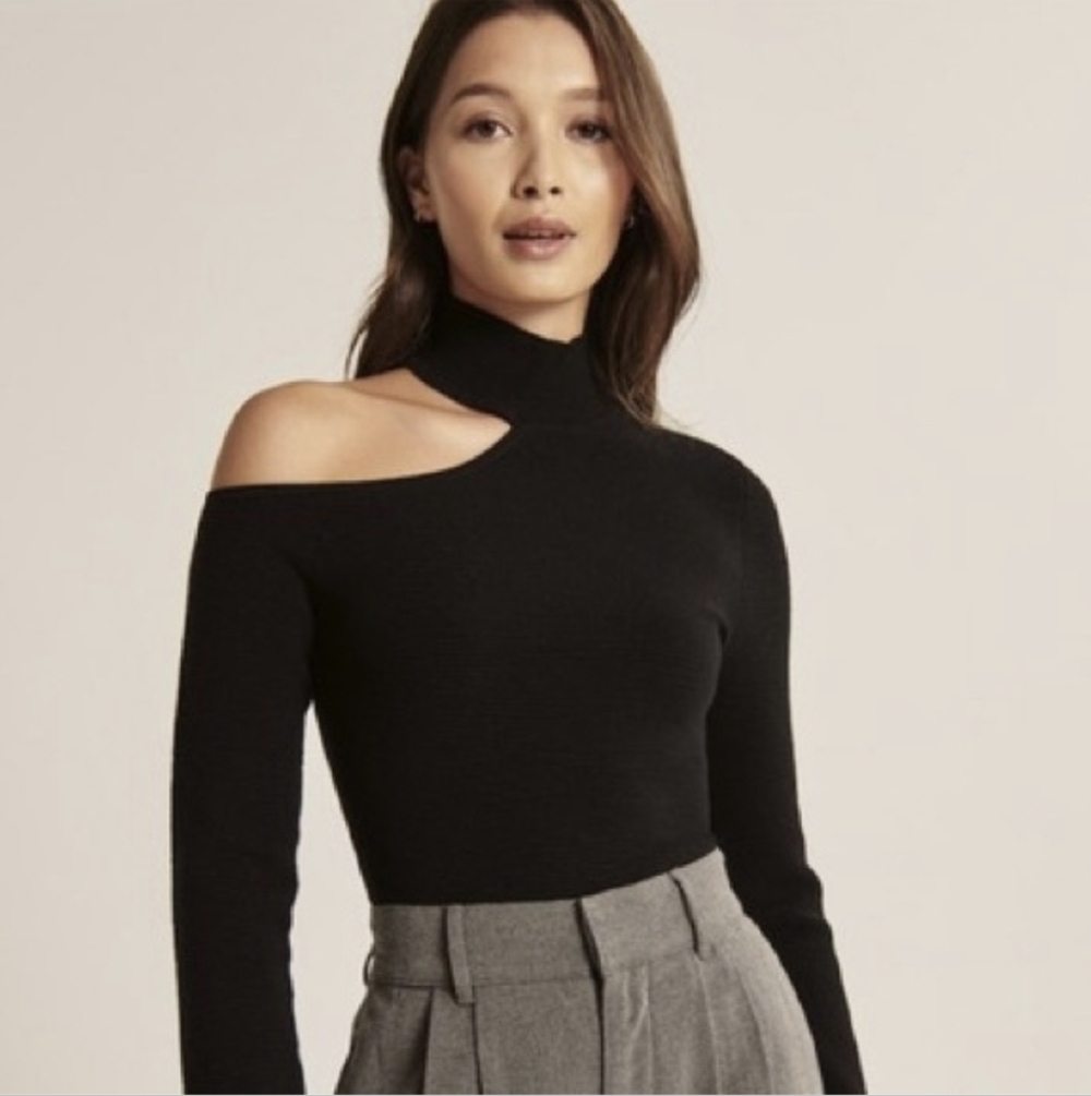 Ambercrombie & Fitch One Shoulder Mockneck Ribbed Sweater